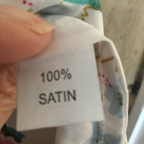 Stunning New with tags 100% Satin peacock print dressing gown - Picture 4 of 7